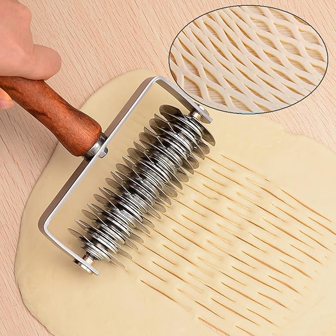 Stainless Steel Lattice Cutter, Dough Lattice Roller Cutter Baking Tool Cookie Pie Pizza Bread Pastry Crust Roller Cutter with Wood Handle, Household Time-Saver Baking Pastry Tools for Pizza Biscuits